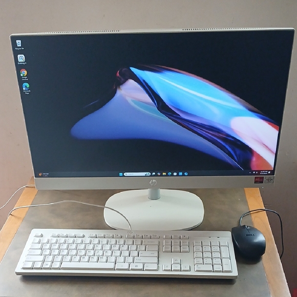 HP Silver Laptop with Sleek Design and Wireless Peripherals